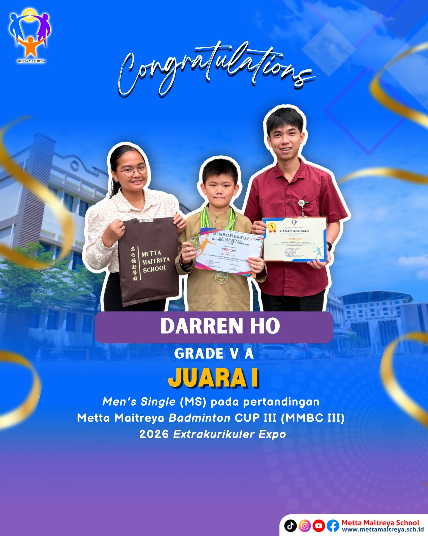 Penyerahan hadiah oleh kepala sekolah pada pertandingan MMBC III 2026 Extrakurikuler Expo
